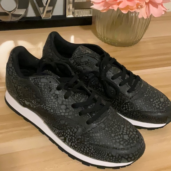 🚨NEW 🚨REEBOK classic size 10.5 - Picture 2 of 8